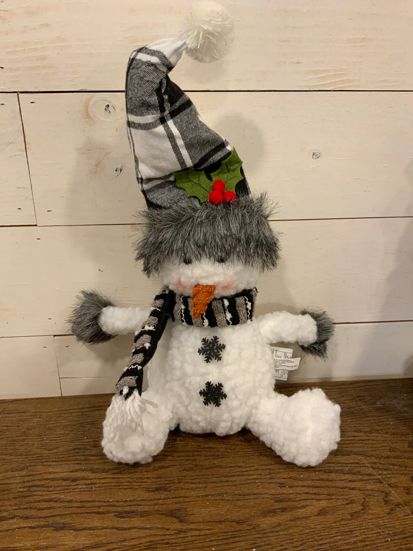 11” black & white plaid snowmen