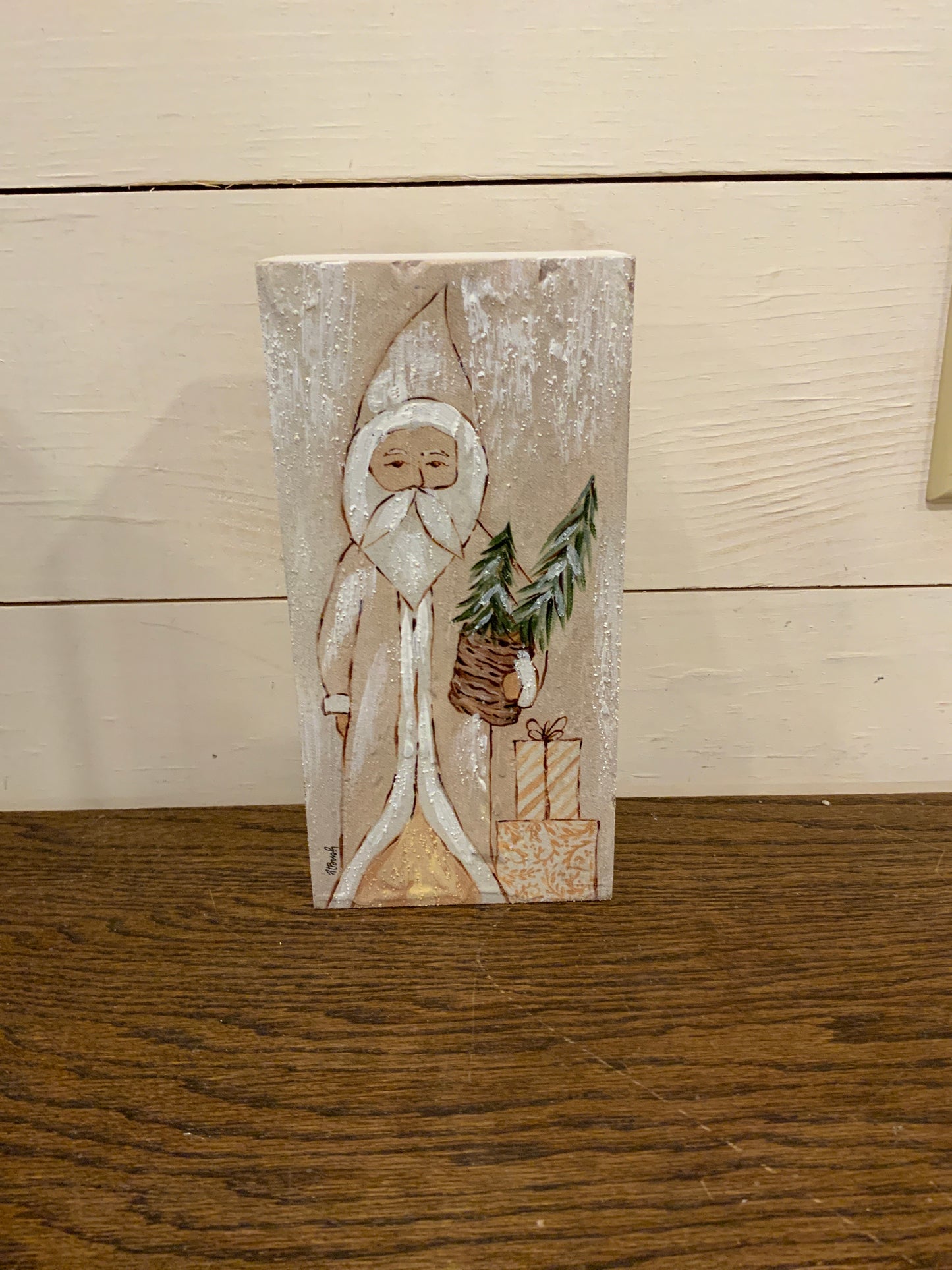 8” natural Santa with tree block