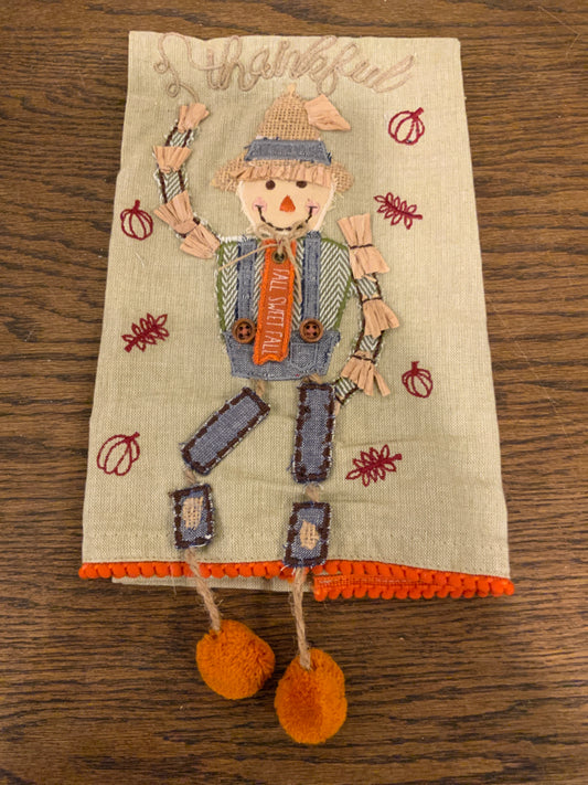 Scarecrow dangle leg towel