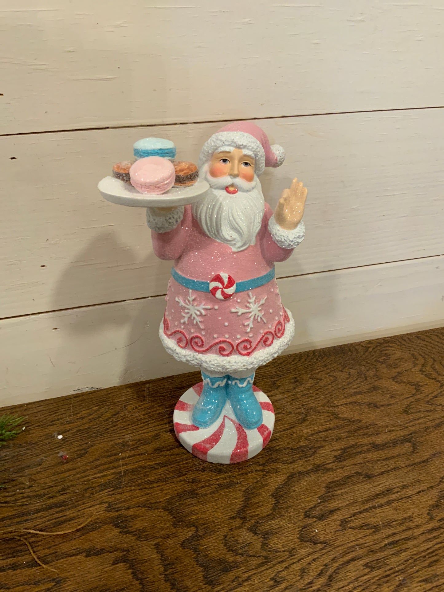 9” resin Santa with sweet table piece